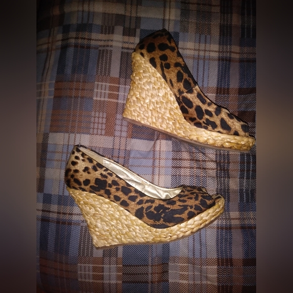 🖤🐆Express Cheetah Wedges🖤 - Picture 7 of 13